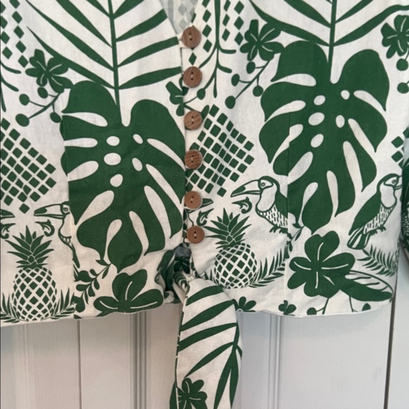 Maison d’Amelie Cropped Tropical Green Leaf Linen-blend Tie-Front Blouse - med - Picture 4 of 11